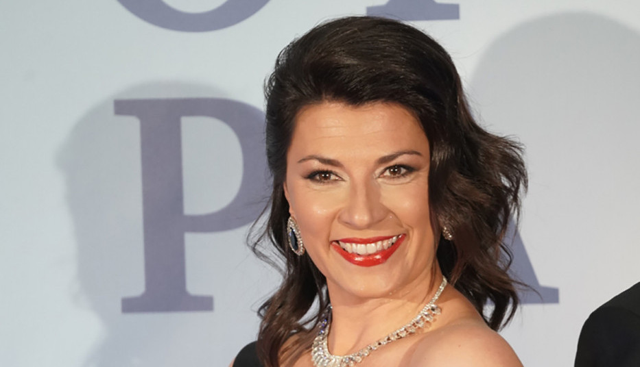 MILENA VASIĆ U POTPUNO PROVIDNOJ HALJINI POKAZALA SVE ATRIBUTE: Glumica zapalila maštu zavodljivim izdanjem koje niko nije očekivao od nje! (FOTO)