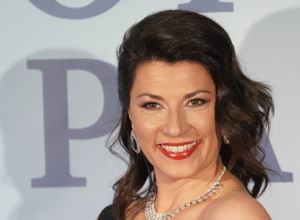 MILENA VASIĆ U POTPUNO PROVIDNOJ HALJINI POKAZALA SVE ATRIBUTE: Glumica zapalila maštu zavodljivim izdanjem koje niko nije očekivao od nje! (FOTO)