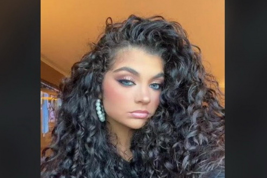 DA LI BISTE ŽELELI OVAKVU KOSU? Poznata Tiktokerka svakodnevno oduzima dah, ali onda je pokazala kako izgleda kada ispravi vlasi!