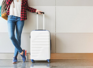 EVO ŠTA SE DOGAĐA SA VAŠIM PRTLJAGOM NA AERODROMU:  Jedan snimak izazvao je bes putnika, traži se hitan otkaz radnika! (VIDEO)