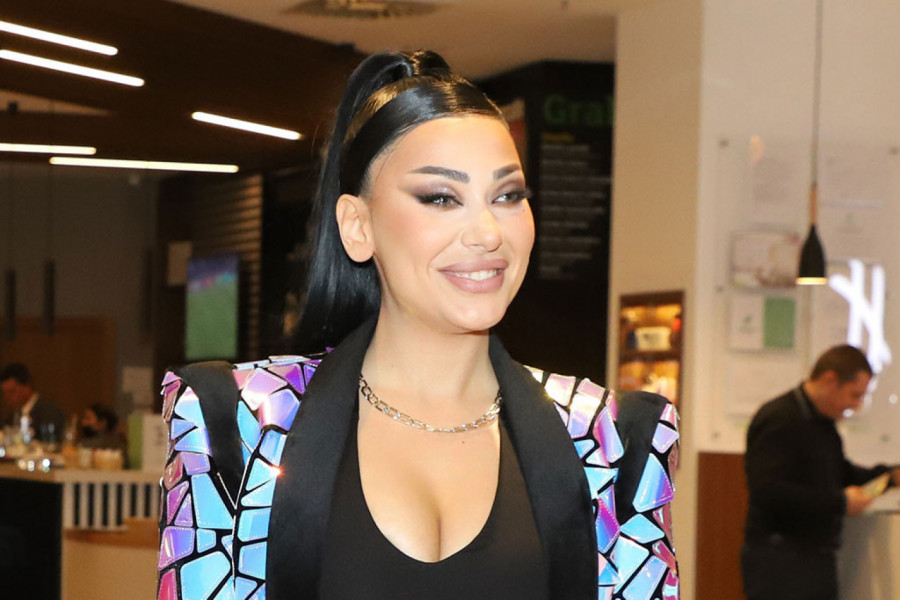 SANJA VUČIĆ NOVIM OBJAVAMA IZAZVALA BES LJUDI: Kakva je to poza, ovo je za bordel, sledeći je Onli fans! (FOTO)