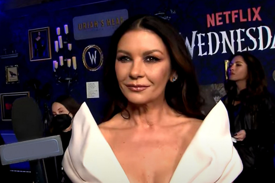 KETRIN ZITA DŽONS VIŠE NE IZGLEDA OVAKO: Vatrena crnka skratila je kosu i ofarbala se u plavo,  razlog ove promene je posebno intrigantan!