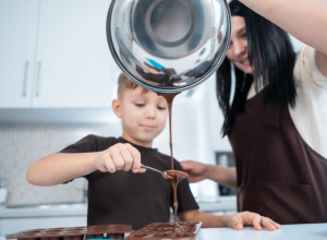 RECEPT ZA ZDRAVU, DOMAĆU ČOKOLADU: Omiljena poslastica od samo 4 sastojka!