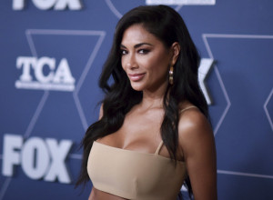 PRELEPA PEVAČICA U ZANOSNOJ BELOJ HALJINI: Danas je poseban dan za nju, fanovi u transu! (FOTO)