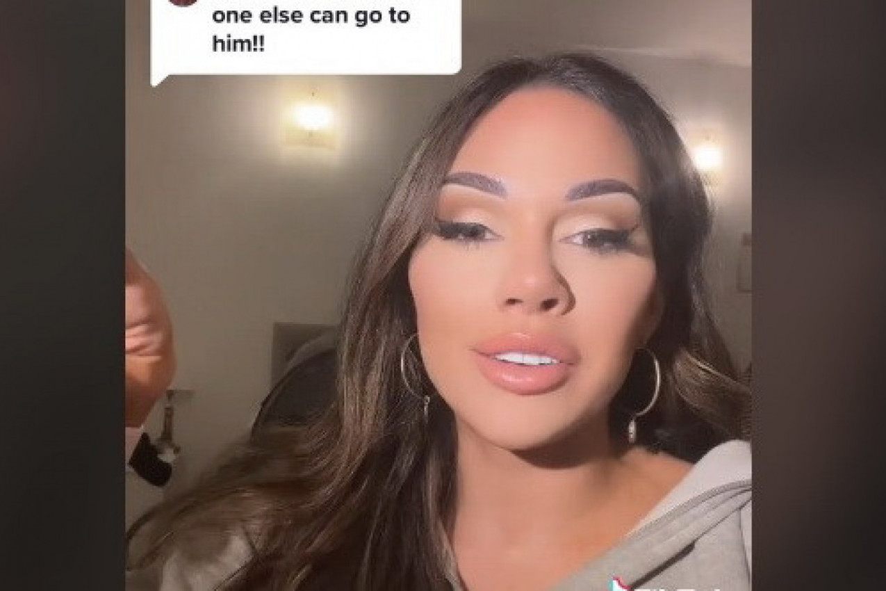 ZBOG IMPLANTA U ZADNJICI IMALA JE OTVORENE RANE, a onda se učinila na potpuno suludi potez, javnost u šoku nakon njenih snimaka! (VIDEO)