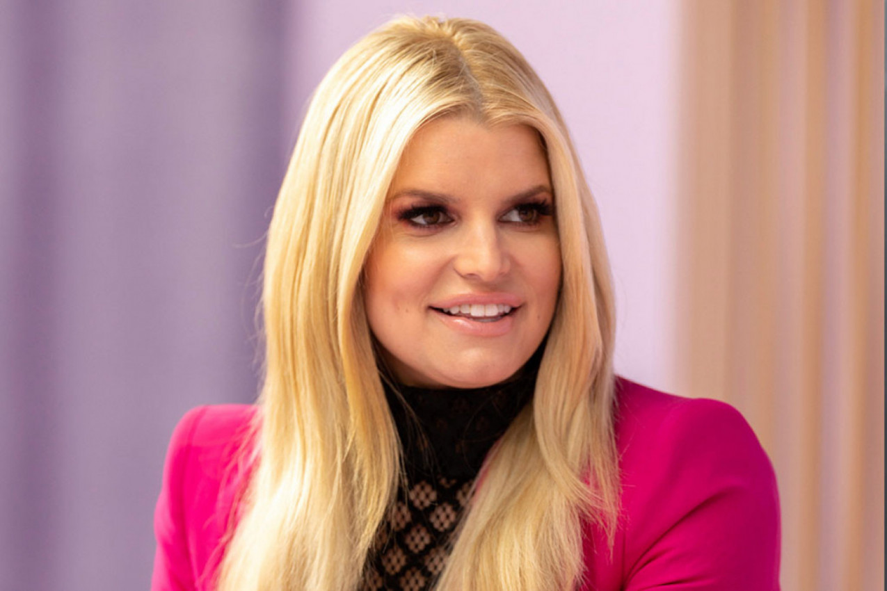 POTRAŽI STRUČNU POMOĆ, IMAŠ DECU:  Pevačica progovorila o porocima pa šokirala bolesnim izgledom, svi govore o potresnom snimku(VIDEO)