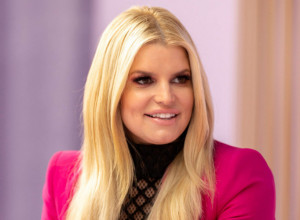 POTRAŽI STRUČNU POMOĆ, IMAŠ DECU:  Pevačica progovorila o porocima pa šokirala bolesnim izgledom, svi govore o potresnom snimku(VIDEO)