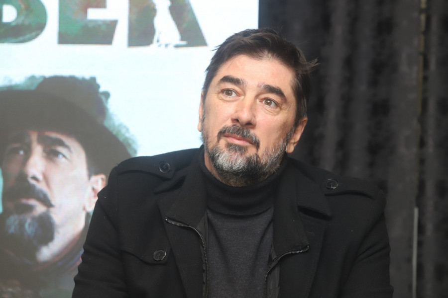 PRE SLOBODE VOJIN ĆETKOVIĆ JE U NJU GLEDAO OVAKO ZALJUBLJENO! Fotografija koja kruži društvenim mrežama mnoge je iznenadila, reagovala i Mićalovićeva (FOTO)