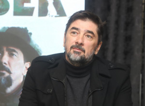 PRE SLOBODE VOJIN ĆETKOVIĆ JE U NJU GLEDAO OVAKO ZALJUBLJENO! Fotografija koja kruži društvenim mrežama mnoge je iznenadila, reagovala i Mićalovićeva (FOTO)