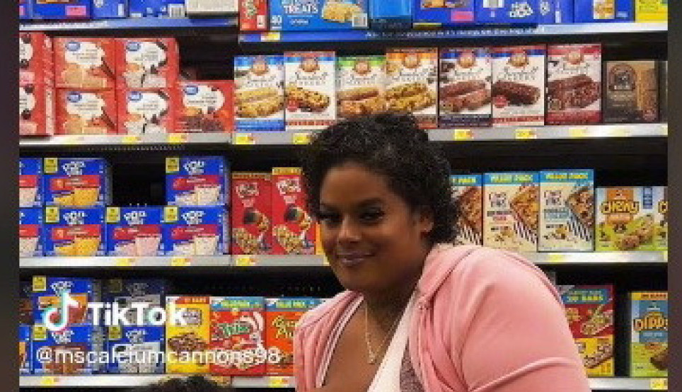 BEBA JE ZAPLAKALA, a onda je majka NASRED PRODAVNICE uradila nešto što je šokiralo ljude:  Svi su bežali od nje i zgražavali se ( VIDEO)