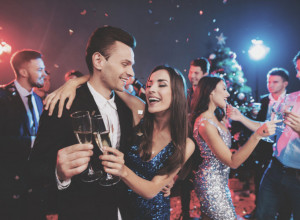 MUŠKARCI NAJVIŠE VARAJU NA NOVOGODIŠNJIM PROSLAVAMA! Stručnjaci objašnjavaju zašto se to događa čak i onima u srećnim vezama!