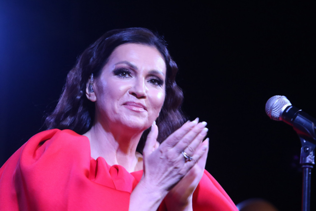 SVI GOVORE O LICU NINE BADRIĆ, IZGLEDA NEPREPOZNATLJIVO: Transformacija koja je pokrenula lavinu komentara na društvenim mrežama (FOTO)