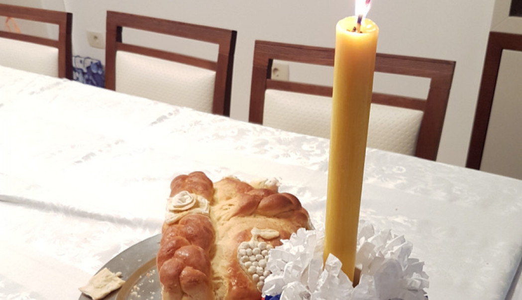 IZNENADIĆE VAS ŠTA TREBA URADITI SA SLAVSKOM SVEĆOM NAKON NJENOG GAŠENJA: A evo šta može da nam kaže kretanje dima