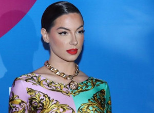 SARA JO JEDVA SEDELA: Muke mlade pevačice tokom nastupa na Zlatiboru! (FOTO)