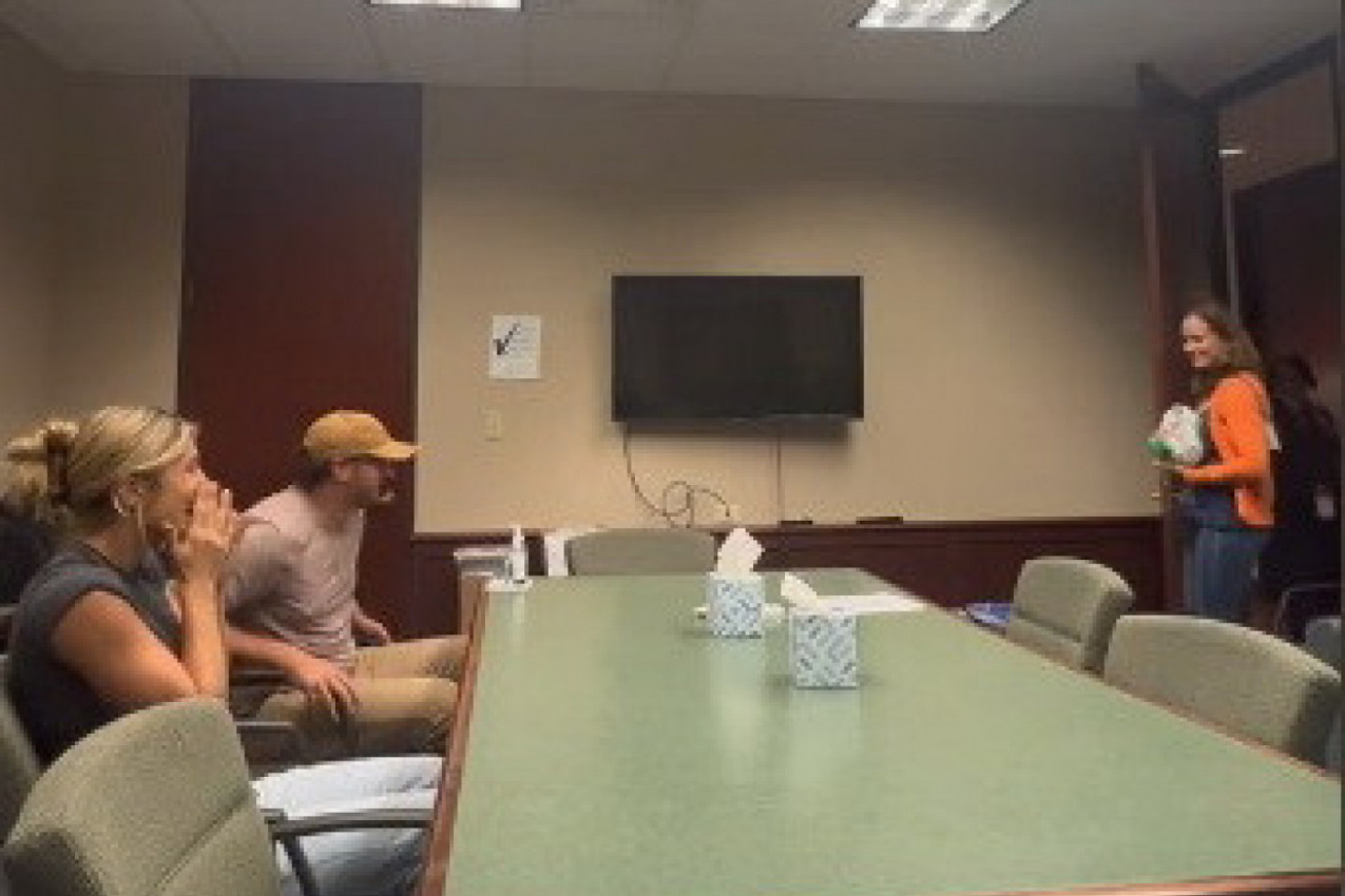 IZGUBILI SU DVE BEBE, A ONDA KONAČNO DOBILI PRILIKU DA UGLEDAJU SVOJE PRVO DETE: Video koji dira pravo u srce!