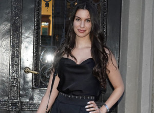 ADUTI DRAGANE KOSJERINE U PRVOM PLANU, ATRAKTIVNA VODITELJKA SE RAZGOLITILA NA OBALI! "Evo zašto su Srpkinje najlepše žene na svetu!" (FOTO)