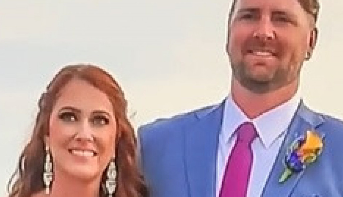 GLEDALA JE SNIMKE SA SVOG VENČANJA I VIDELA MUŽA INTIMNOG SA DRUGOM: Mlada ništa nije ni naslutila tokom ceremonije (VIDEO)