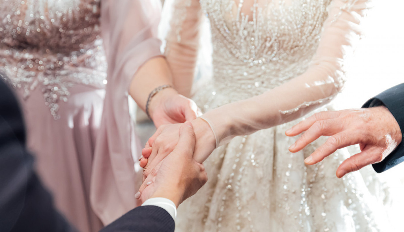 SVEKRVA NA VENČANJU OBUKLA ISTU HALJINU KAO MLADA, svi zanemeli: A onda je usledila reakcija snajke kojoj se niko nije nadao!