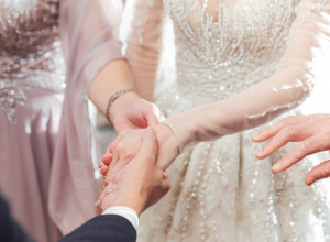 SVEKRVA NA VENČANJU OBUKLA ISTU HALJINU KAO MLADA, svi zanemeli: A onda je usledila reakcija snajke kojoj se niko nije nadao!