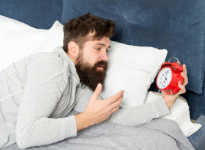 RUTINA KOJA NAM UNIŠTAVA SAN A DA TOGA NISMO NI SVESNI: Navike koje treba da promenimo kako bismo izbegli nesanicu, jedna se neće dopasti gurmanima