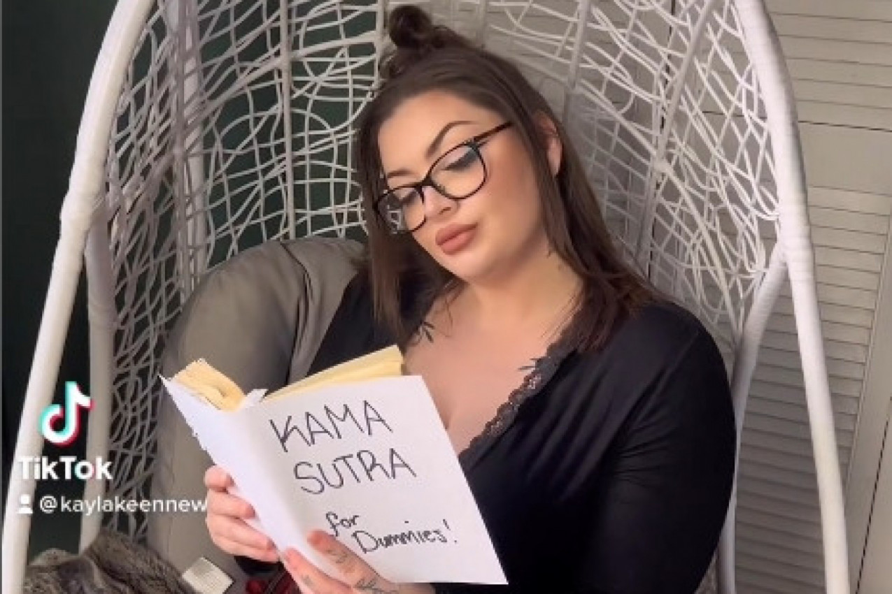 REKLI SU MI DA SE PRESVUČEM ILI DA NAPUSTIM SLAVLJE: Svi su šokirano gledali u njene ogromne grudi, jel moguće ovo? (FOTO)