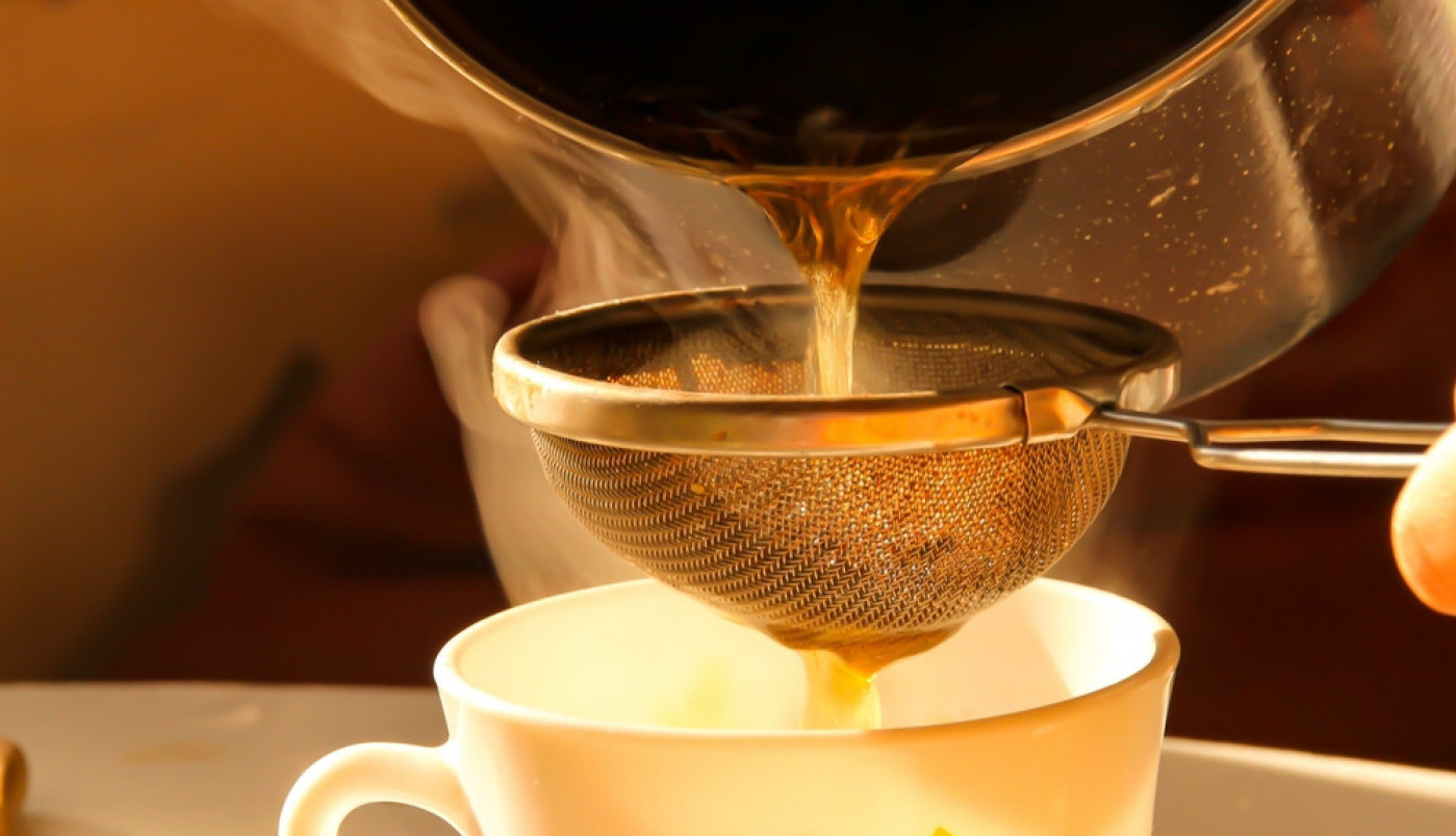 DA LI STE ZNALI DA VAM CEDILJKA MOŽE POMOĆI U ULEPŠAVANJU? Jedna žena tvrdi: Stavite je na glavu i uključite fen! (VIDEO)