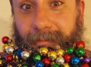 OBORIO GINISOV REKORD: Ovaj muškarac je učinio nešto neverovatno s lampionima, njegova slika obišla je svet! (FOTO)