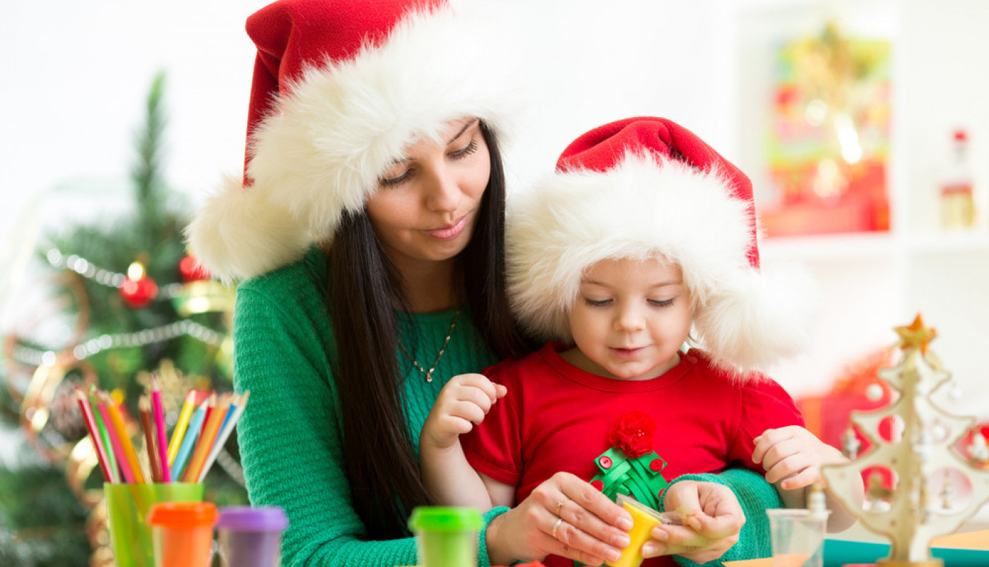 ZVEZDE OD PAPIRA, DEDA MRAZ OD VATE I LAMPION OD ROLNE UBRUSA: Novogodišnji ukrasi koje u trenu možete napraviti s decom oboriće vas s nogu! (FOTO)