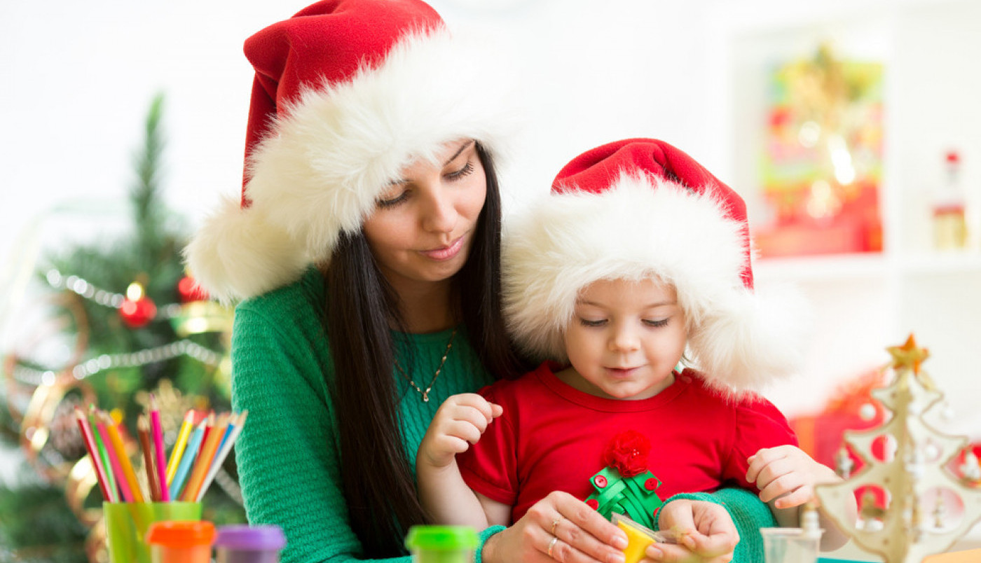 ZVEZDE OD PAPIRA, DEDA MRAZ OD VATE I LAMPION OD ROLNE UBRUSA: Novogodišnji ukrasi koje u trenu možete napraviti s decom oboriće vas s nogu! (FOTO)