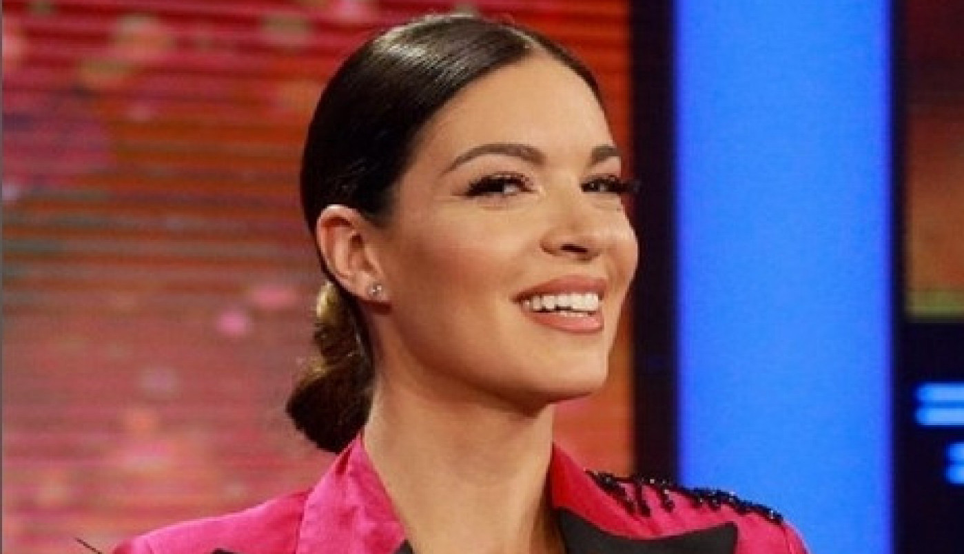 SANJA KUŽET KAKVU NISMO VIDELI: Izazovna poza u minjaku, lanci i perle! (FOTO)