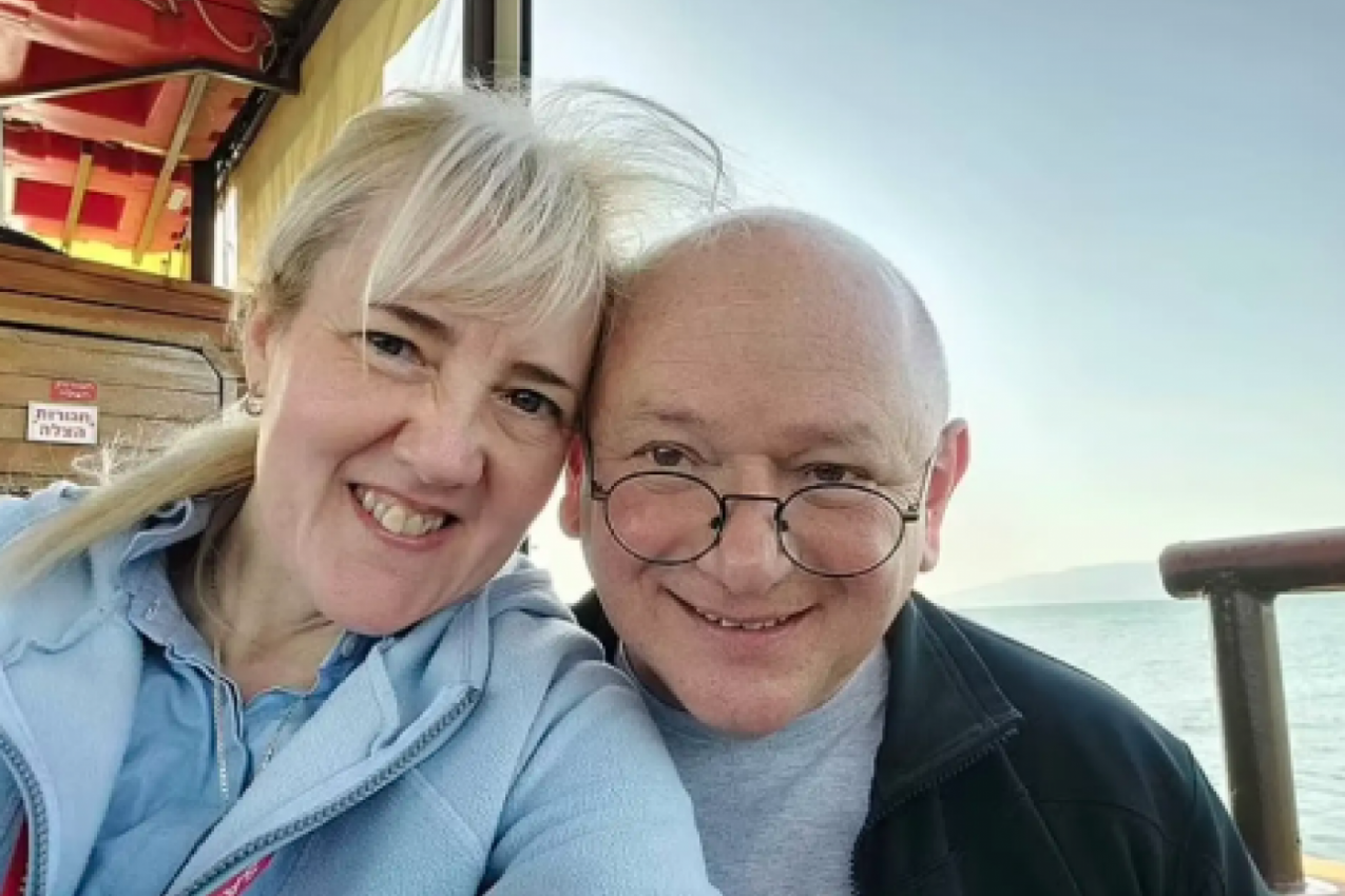 OTIŠLA JE U MANASTIR KADA JE IMALA SAMO 19 GODINA I DANE I NOĆI JE PROVODILA U MOLITVI, a onda je upoznala monaha koji dotad nikad nije bio sa ženom! Njihova priča obišla je svet! (FOTO)