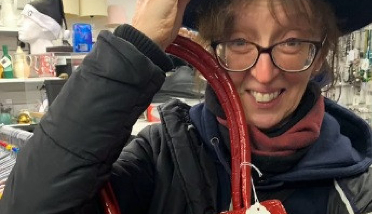 POKLONILA JE ĆERKI SKUPOCENU TAŠNU ZA BOŽIĆ, ali je četiri dana kasnije usledio šok! Razočarana majka spremila je bolnu osvetu! (VIDEO)