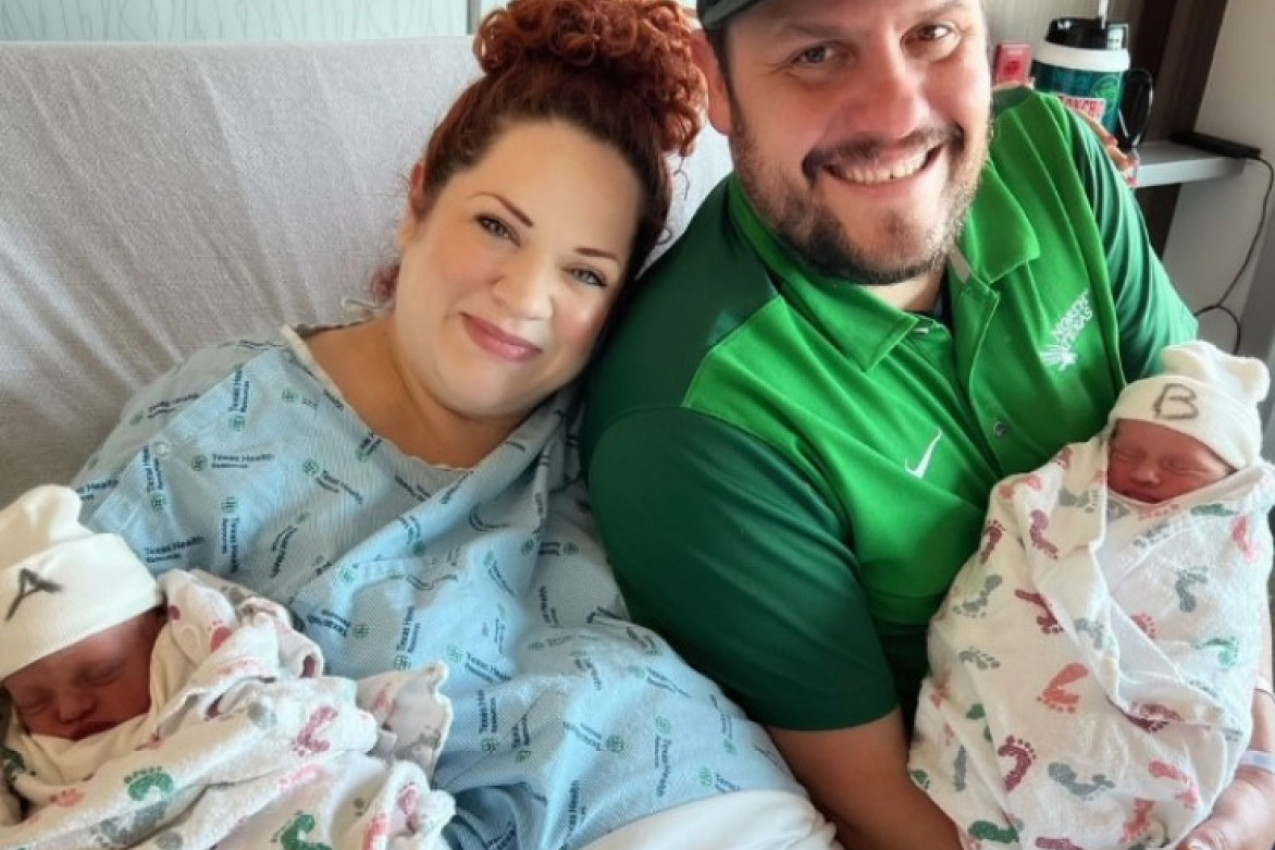 ONE SU BLIZNAKINJE, A ROĐENE SU RAZLIČITIH GODINA: Ovo je čudo! (FOTO)