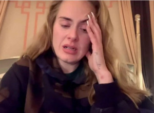 PEVAČICA OTKRILA DA JE BOLESNA! Svet u šoku, taman se pokrenula i vratila karijeru, a došlo je ovo: Priseljena sam da puzim! (FOTO)