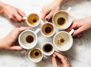 SVE STE PROBALI, ALI FLEKE OD KAFE I ČAJA NA ŠOLJAMA OSTAJU? Uz ovaj tajni sastojak provereno će nestati, a sigurno ga imate!