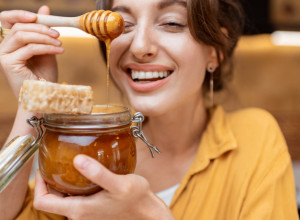 NOVA SAZNANJA O MEDU ZAPREPASTILA SU I NAUČNIKE: Samo ga ovako treba jesti!