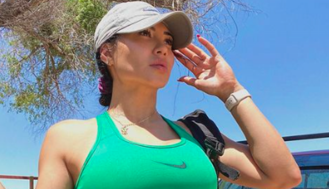 ZASTAĆE VAM DAH KAD VIDITE TELO OVE DEVOJKE, A TEK POSAO KOJIM SE BAVI! Ljudi kad je ugledaju s merdevinama na ramenima zaneme! (FOTO/VIDEO)