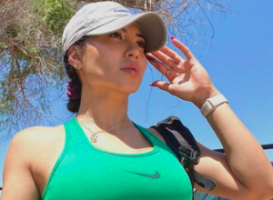 ZASTAĆE VAM DAH KAD VIDITE TELO OVE DEVOJKE, A TEK POSAO KOJIM SE BAVI! Ljudi kad je ugledaju s merdevinama na ramenima zaneme! (FOTO/VIDEO)