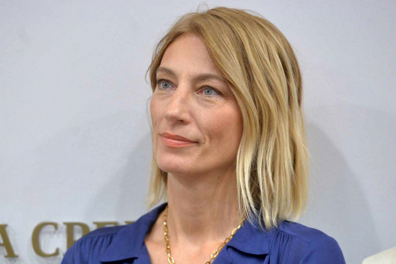 KO TO LJUBI ANU STANIĆ NA BRIONIMA? Pevačica sija od sreće, čestitala svima praznike! (FOTO)