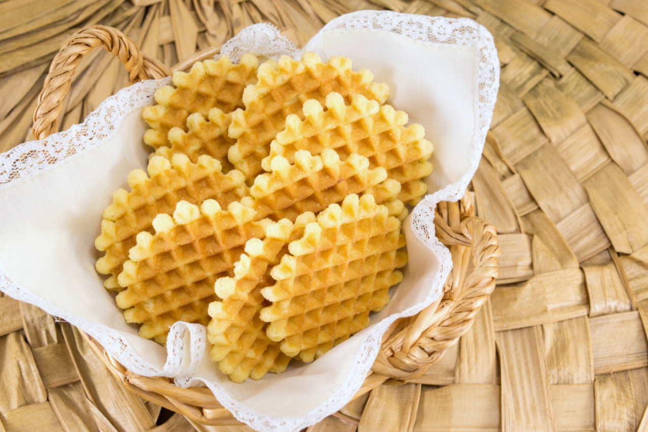 NAJUKUSNIJI BAKIN KOLAČ PO STARINSKOM RECEPTU: Ovako vazdušast i mirisan pamtimo iz detinjstva!