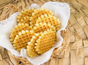 NAJUKUSNIJI BAKIN KOLAČ PO STARINSKOM RECEPTU: Ovako vazdušast i mirisan pamtimo iz detinjstva!