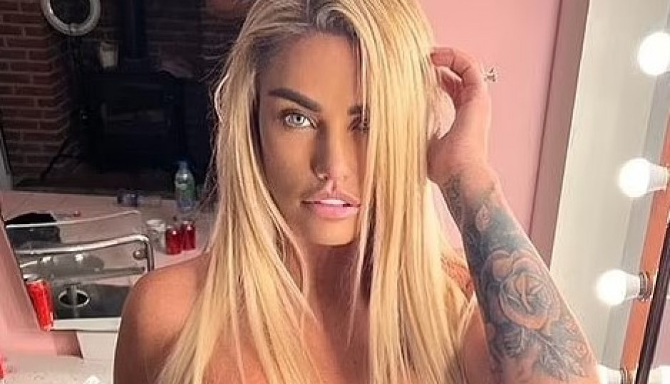 ŽELELA JE NAJVEĆE GRUDI U DRŽAVI IAKO SU JOJ IMPLANTI VIRILI KROZ KOŽU: Manekenka prolazi kroz agoniju od bolova, sve zbog lepote! (FOTO)