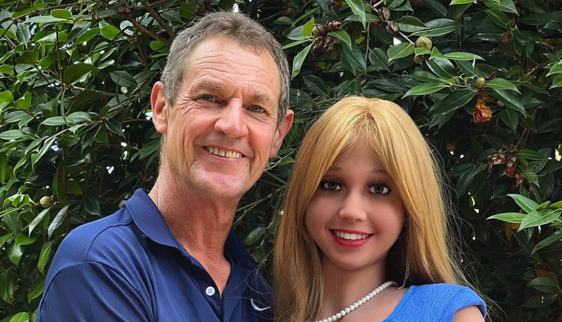 VEZA S NJOM MU JE VRATILA VERU U LJUBAV, ALI POSTOJI JEDAN OGROMAN PROBLEM: Ona nije živa! (FOTO)