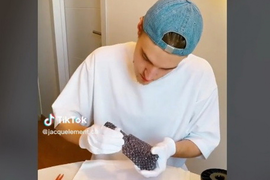 DIZAJNERA OPTUŽUJU DA TORBE KUPUJE KOD KINEZA I PREDSTAVLJA KAO UNIKAT: Bogdan na udaru optužbi snimio video u kojem je sve razotkrio! (VIDEO)