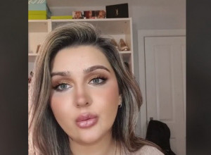 NARUČILA JE ODEĆU POZNATOG BRENDA, A ONDA JE USLEDIO ŠOK: Influenserka je počela da se guši dok je isprobavala stvari,  zvala prijatelje u pomoć! (VIDEO)