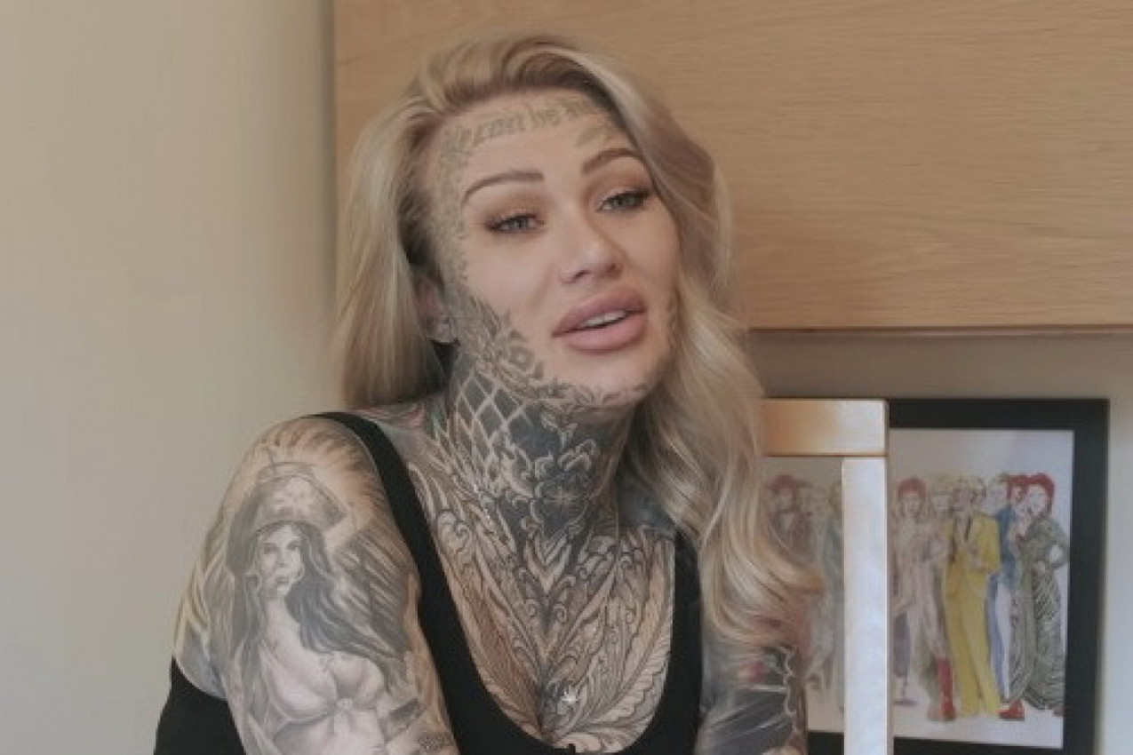 CELO TELO JE PREKRILA TETOVAŽAMA A ONDA JE USLEDILA ŠOKANTNA TRANSFORMACIJA:  Kada je videla kako sada izgleda, potpuno se slomila! (VIDEO)