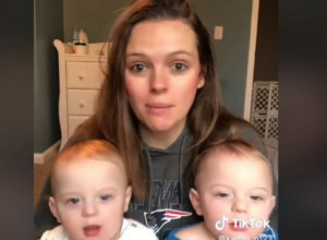 TEŠKO SAM RAZLIKOVALA SVOJE BLIZANCE, PA SAM OTIŠLA U SALON ZA TETOVIRANJE: Priznanje ove majke zaprepastilo je ceo svet! (VIDEO)