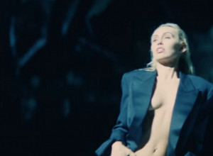 PEVAČICIN OSVETNIČKI POTEZ BIVŠEM:  Zavodljiva plavuša  godinama je čekala na ovo, reakcija nije izostala! (FOTO/VIDEO)