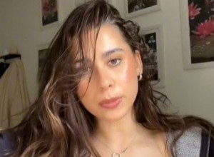 NE PERE KOSU PO 17 DANA: Objašnjenje koje Emili ima potpuno je zgrozilo javnost (VIDEO)