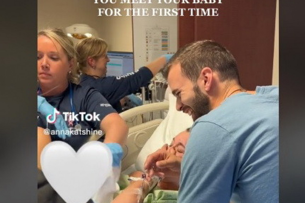 OTAC JE PRISUSTVOVAO ROĐENJU SINA: Očekivao je da će ga videti kasnije, ali onda je usledio šok, zbog ovog snimka svi su plakali! (VIDEO)